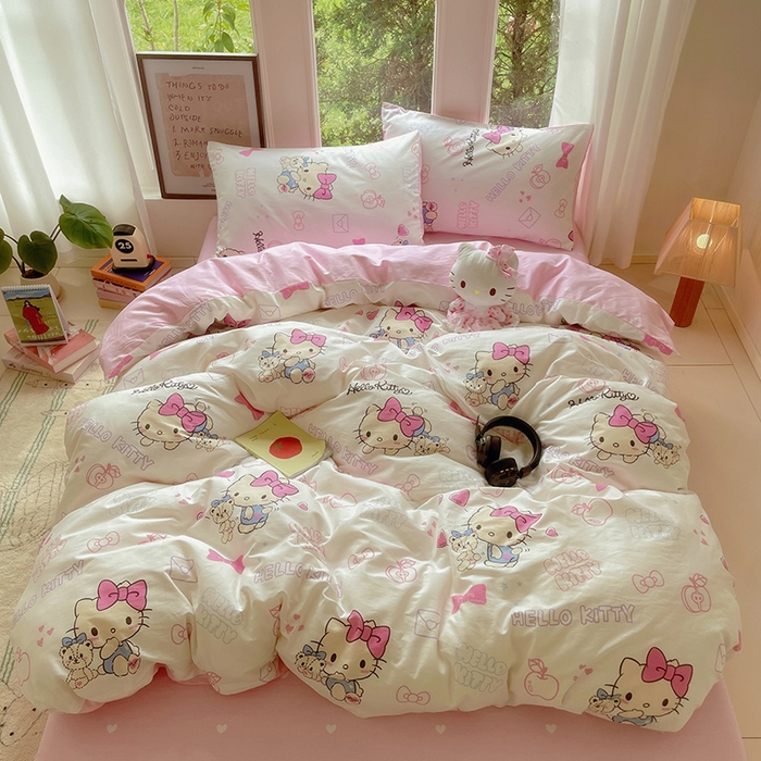 91家纺网 家纺一手货源 找家纺 蓝邻家纺 2025年新款三丽鸥正版授权全棉印花四件套系列-大床图 凯蒂小熊