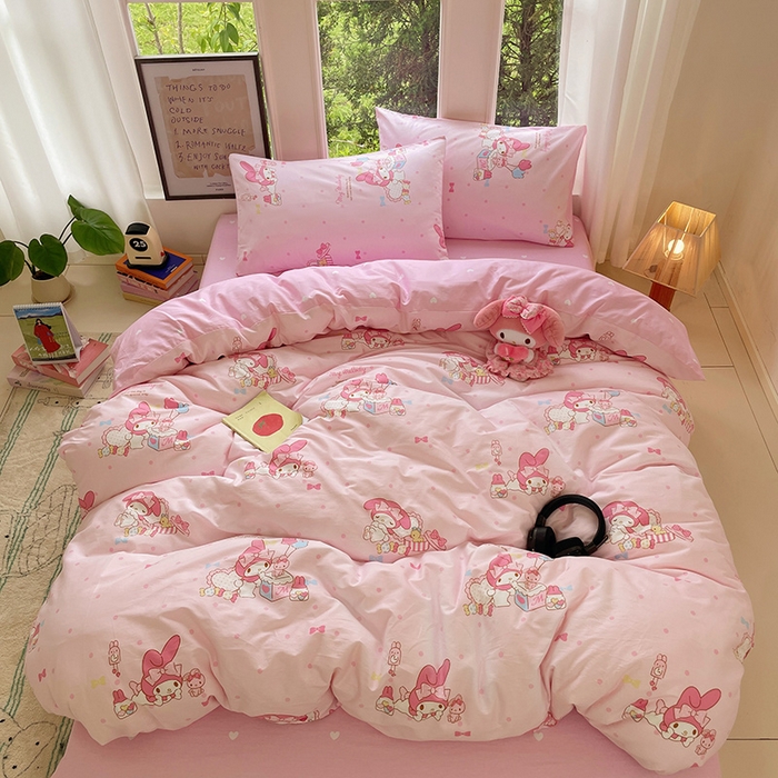 91家纺网 家纺一手货源 找家纺 蓝邻家纺 2025年新款三丽鸥正版授权全棉印花四件套系列-大床图 童趣美乐蒂