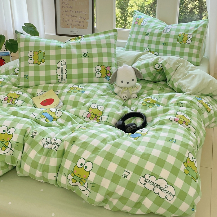 91家纺网 家纺一手货源 找家纺 蓝邻家纺 2025年新款三丽鸥正版授权全棉印花四件套系列-大床图 格子大眼蛙