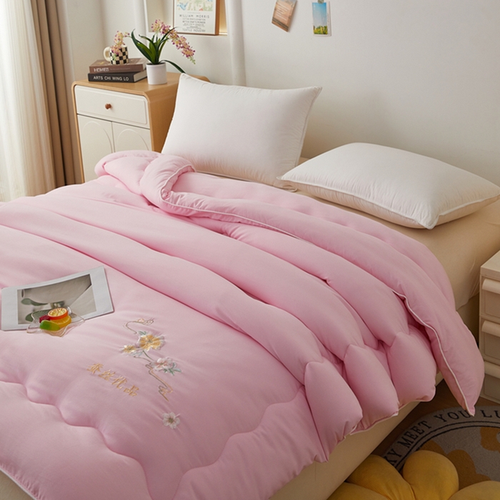 91家纺网 家纺一手货源 找家纺 喜糯糯 2025年新款春秋蛋白棉加厚款被子被芯四季被子被芯直播供货 樱花粉