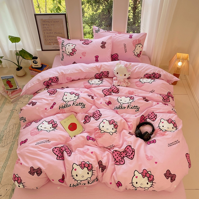 91家纺网 家纺一手货源 找家纺 蓝邻家纺 2025年新款三丽鸥正版授权全棉印花四件套系列-大床图 开心凯蒂