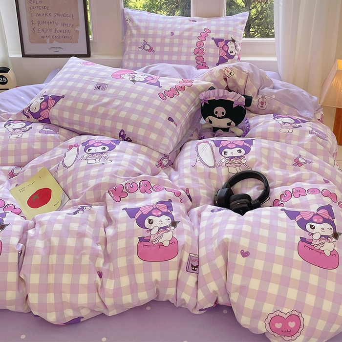 91家纺网 家纺一手货源 找家纺 蓝邻家纺 2025年新款三丽鸥正版授权全棉印花四件套系列-大床图 格子库洛米