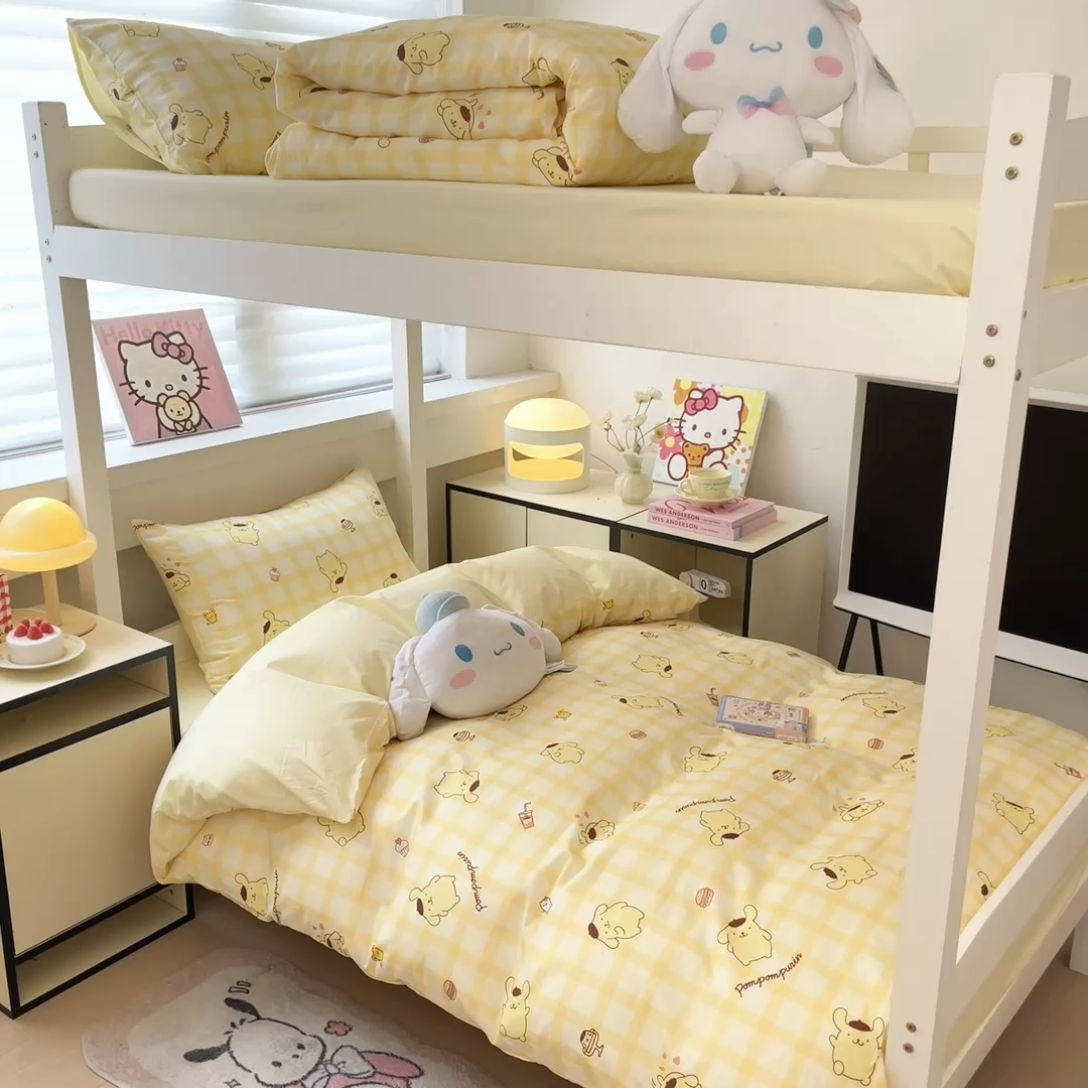 91家纺网 家纺一手货源 找家纺 暮思家居 2025新款三丽鸥授权全棉少女印花系列学生宿舍三件套四件套 焦糖布丁狗