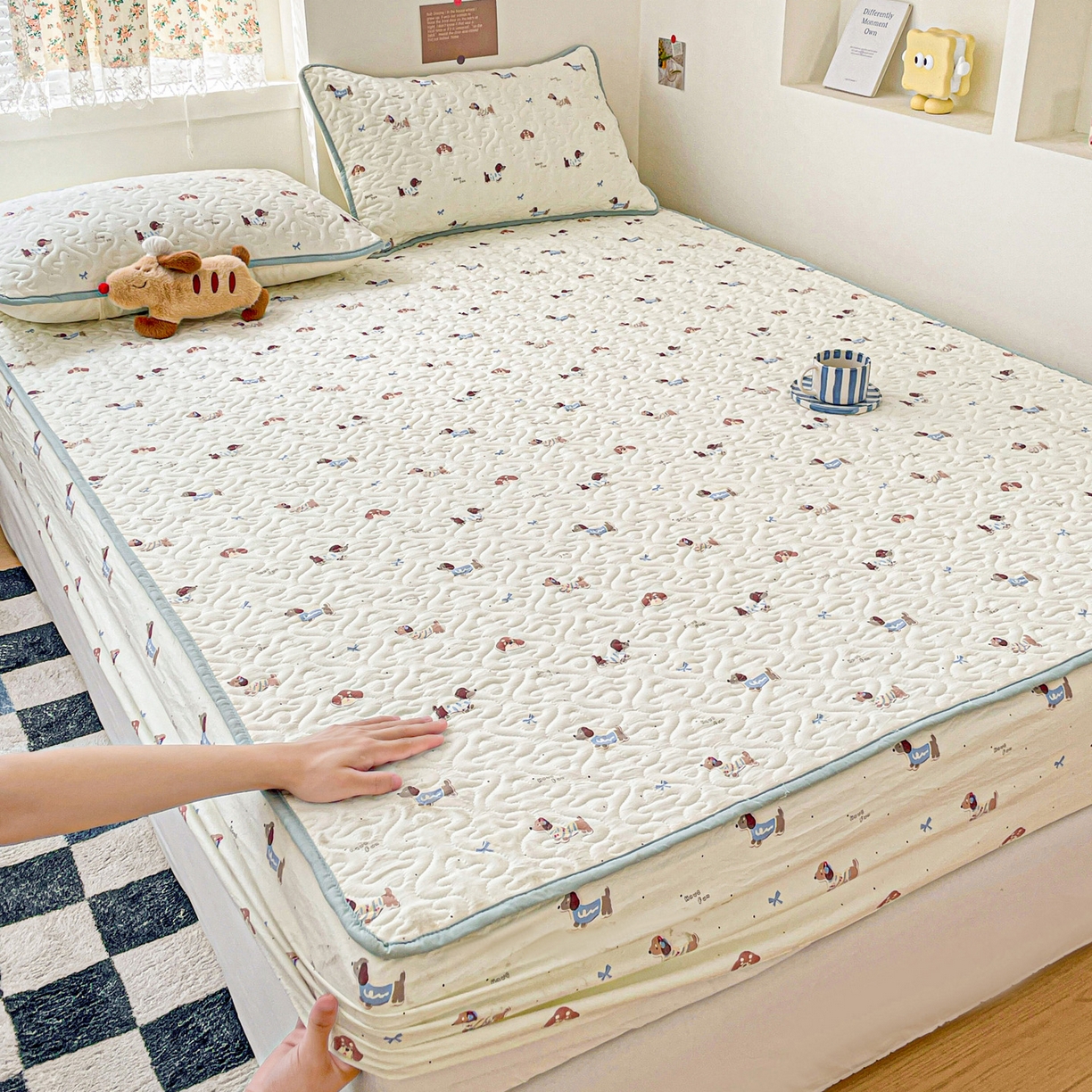 91家纺网 家纺一手货源 找家纺 悦织湾家纺 2025新款小清新印花四季通用床笠非全棉学生宿舍床笠二三件套 可可腊肠犬