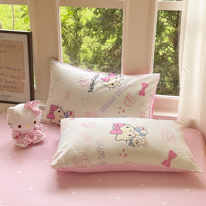 91家纺网 家纺一手货源 找家纺 蓝邻家纺 2025年新款三丽鸥正版授权全棉印花四件套系列-大床图 凯蒂小熊