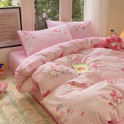 蓝邻家纺 2025年新款三丽鸥正版授权全棉印花四件套系列-大床图 童趣美乐蒂