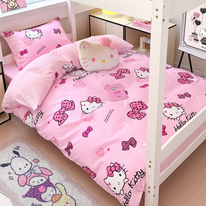 91家纺网 家纺一手货源 找家纺 暮思家居 2025新款三丽鸥授权全棉少女印花系列学生宿舍三件套四件套 开心凯蒂