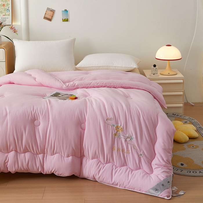 91家纺网 家纺一手货源 找家纺 喜糯糯 2025年新款春秋蛋白棉加厚款被子被芯四季被子被芯直播供货 樱花粉