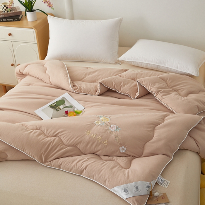 91家纺网 家纺一手货源 找家纺 喜糯糯 2025年新款春秋蛋白棉加厚款被子被芯四季被子被芯直播供货 卡其色