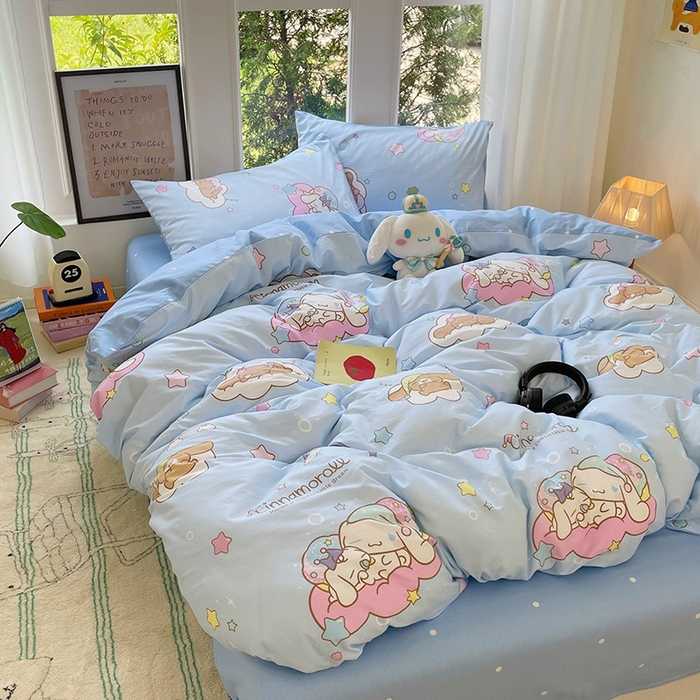 91家纺网 家纺一手货源 找家纺 蓝邻家纺 2025年新款三丽鸥正版授权全棉印花四件套系列-大床图 彩虹玉桂狗