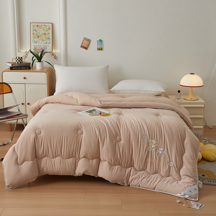 91家纺网 家纺一手货源 找家纺 喜糯糯 2025年新款春秋蛋白棉加厚款被子被芯四季被子被芯直播供货 卡其色