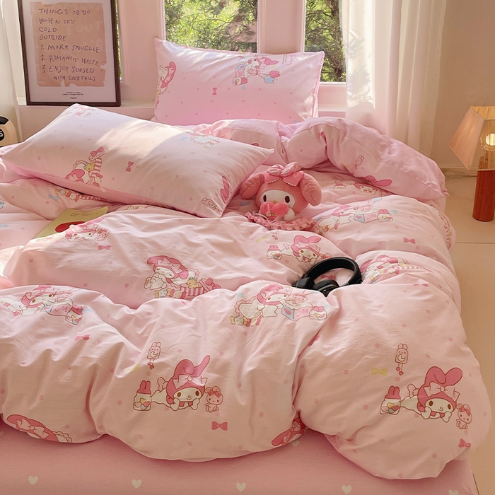 91家纺网 家纺一手货源 找家纺 蓝邻家纺 2025年新款三丽鸥正版授权全棉印花四件套系列-大床图 童趣美乐蒂