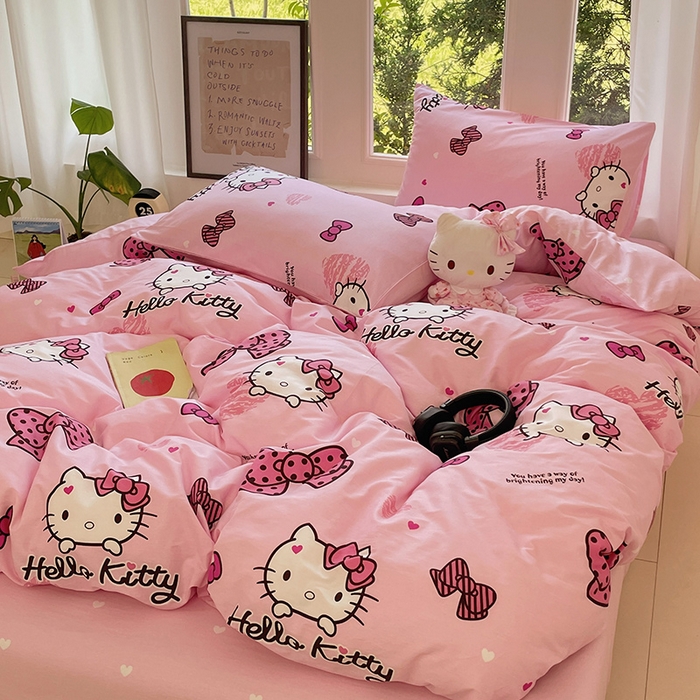 91家纺网 家纺一手货源 找家纺 蓝邻家纺 2025年新款三丽鸥正版授权全棉印花四件套系列-大床图 开心凯蒂