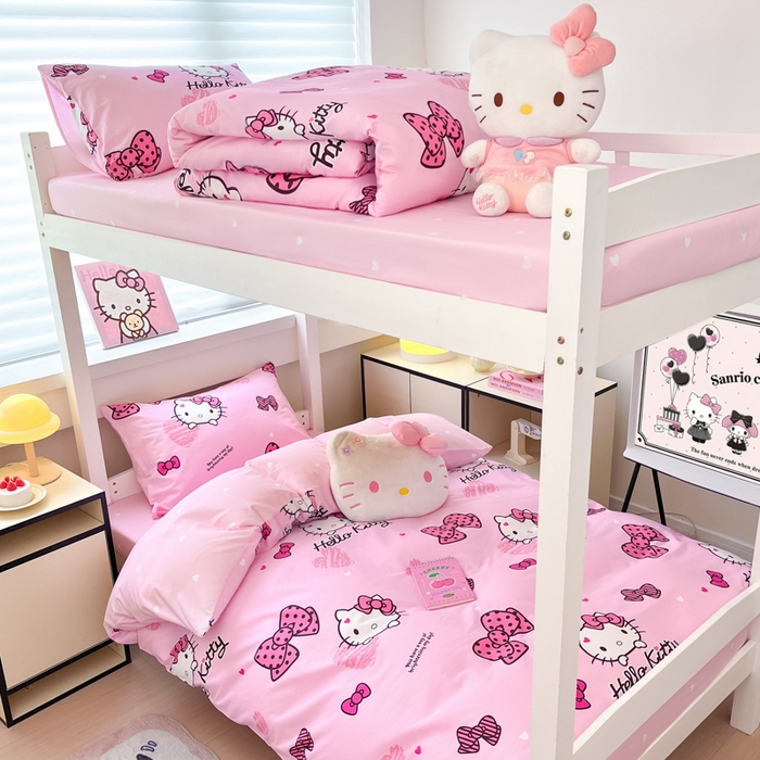 91家纺网 家纺一手货源 找家纺 暮思家居 2025新款三丽鸥授权全棉少女印花系列学生宿舍三件套四件套 开心凯蒂