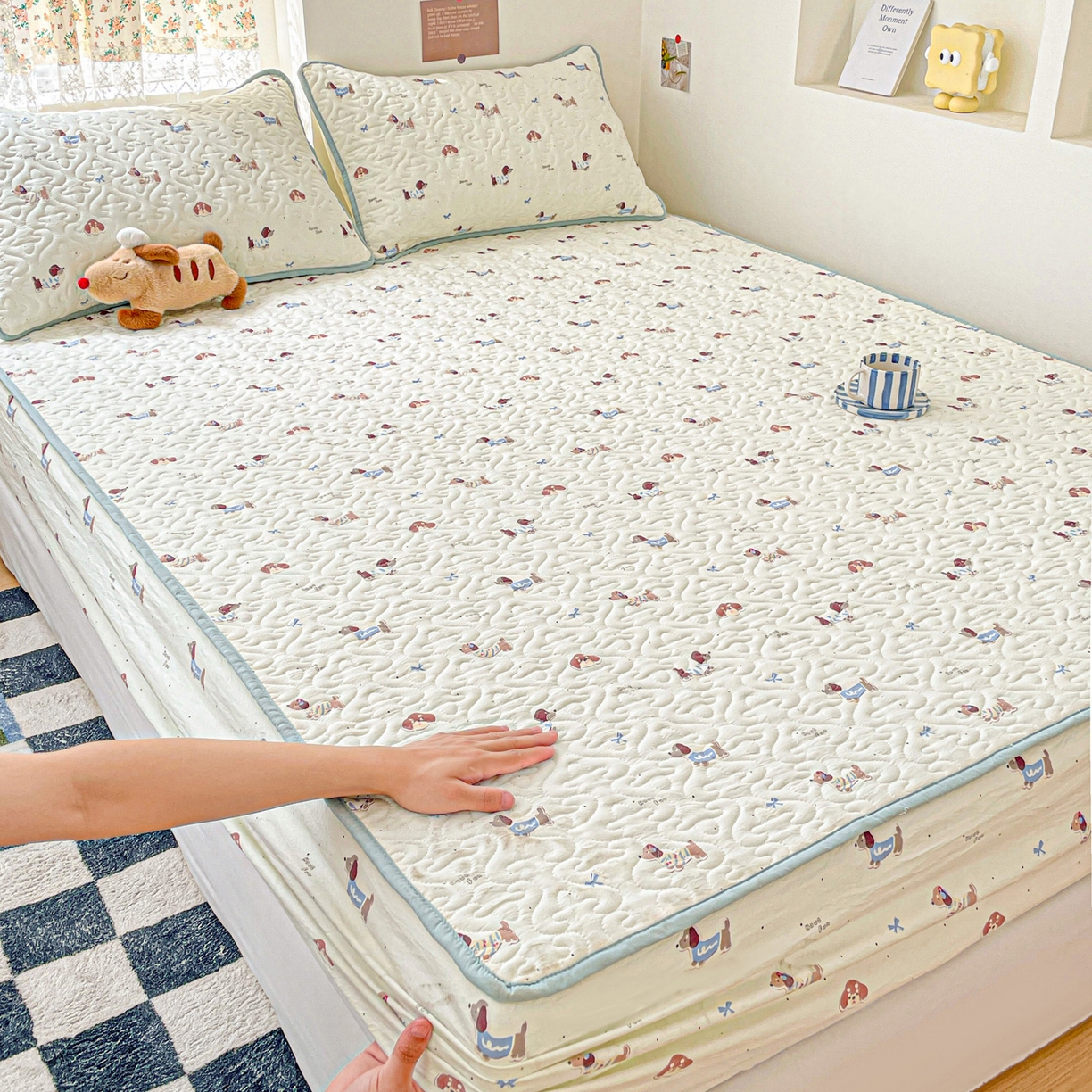 91家纺网 家纺一手货源 找家纺 悦织湾家纺 2025新款小清新印花四季通用床笠非全棉学生宿舍床笠二三件套 可可腊肠犬