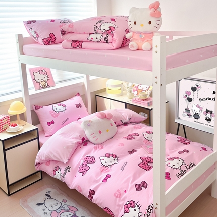 91家纺网 家纺一手货源 找家纺 暮思家居 2025新款三丽鸥授权全棉少女印花系列学生宿舍三件套四件套 开心凯蒂