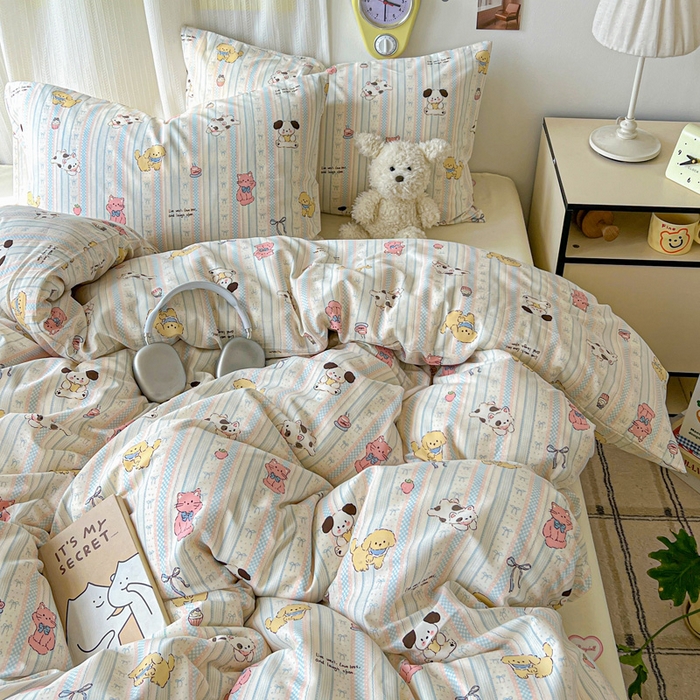 91家纺网 家纺一手货源 找家纺 耀悦家纺 2025新款13070全棉印花四件套 蓝条萌宠趴