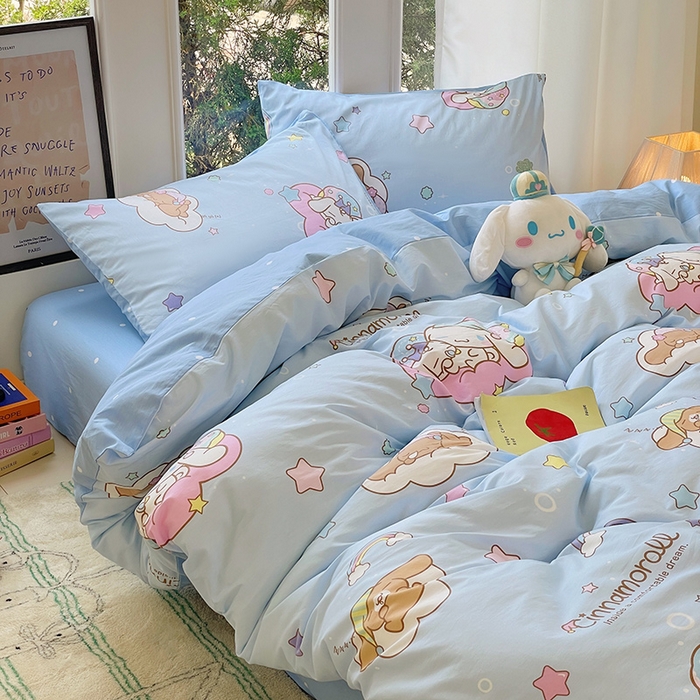 91家纺网 家纺一手货源 找家纺 蓝邻家纺 2025年新款三丽鸥正版授权全棉印花四件套系列-大床图 彩虹玉桂狗