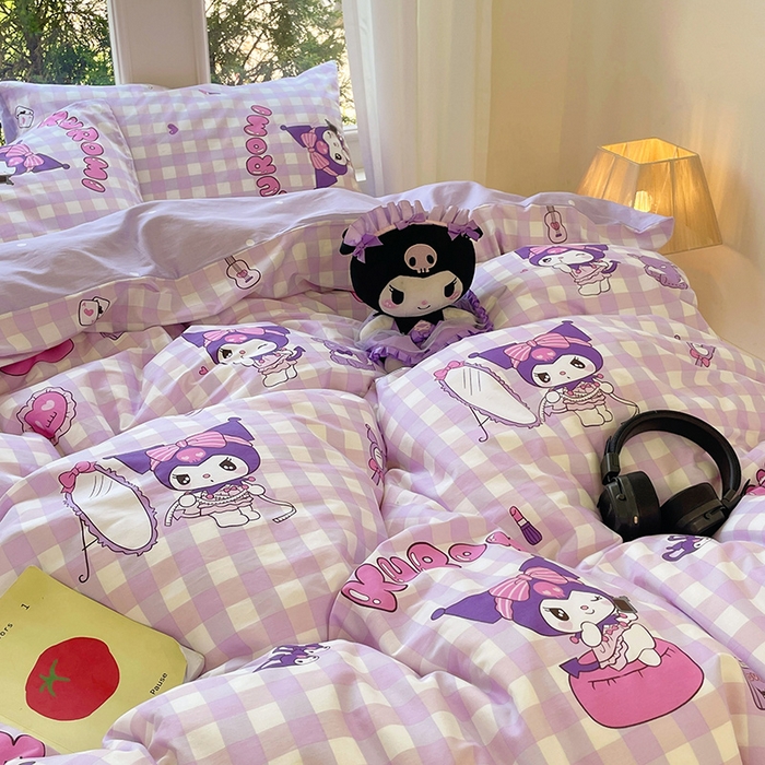 91家纺网 家纺一手货源 找家纺 蓝邻家纺 2025年新款三丽鸥正版授权全棉印花四件套系列-大床图 格子库洛米