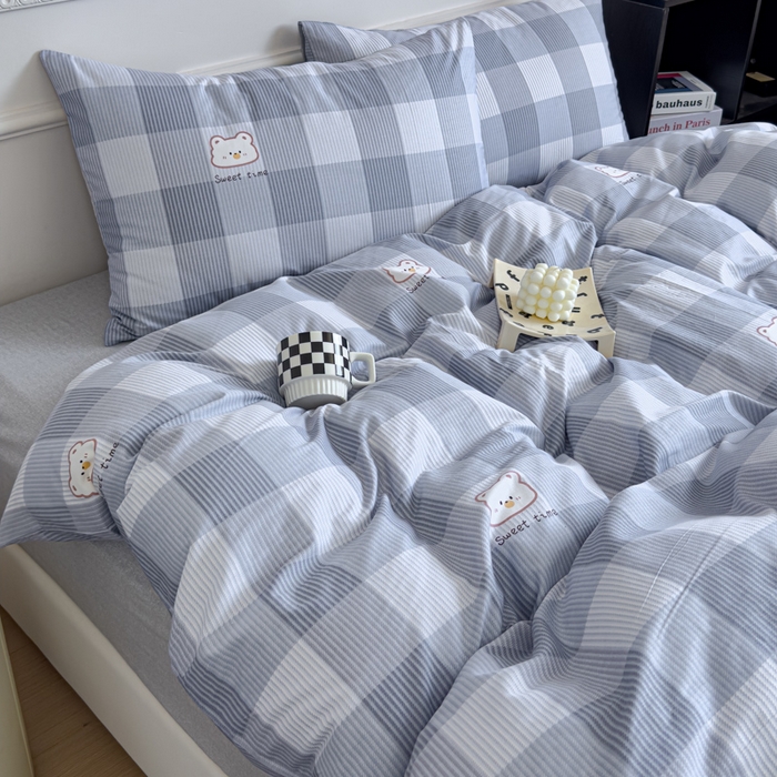 91家纺网 家纺一手货源 找家纺 耀悦家纺 2025新款13070全棉印花四件套 格子小熊