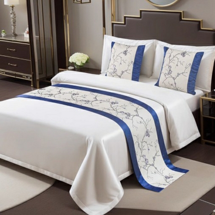 91家纺网 家纺一手货源 找家纺 澜昕 酒店民宿床尾巾床旗轻奢抱枕套床盖 梅花拼边蓝色