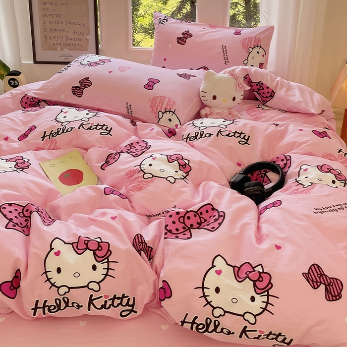 91家纺网 家纺一手货源 找家纺 蓝邻家纺 2025年新款三丽鸥正版授权全棉印花四件套系列-大床图 开心凯蒂