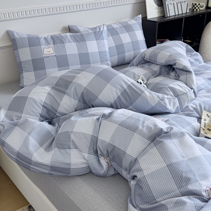 91家纺网 家纺一手货源 找家纺 耀悦家纺 2025新款13070全棉印花四件套 格子小熊