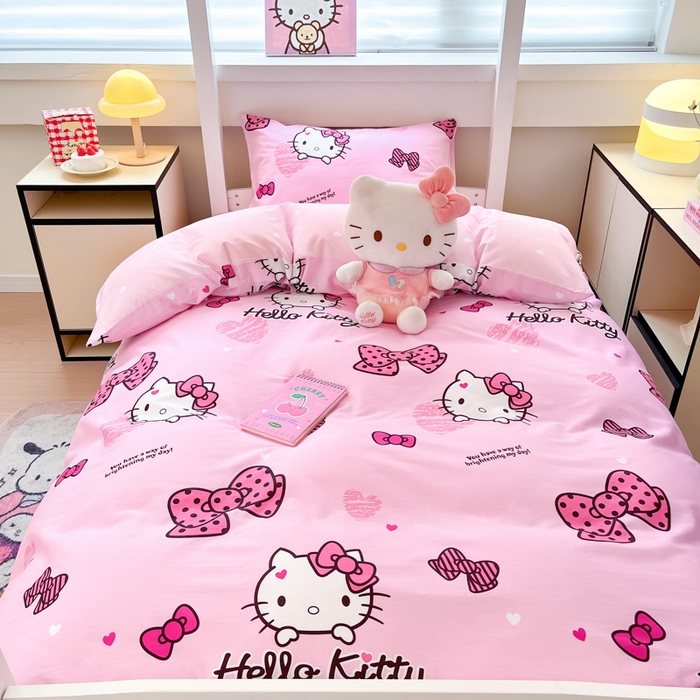 91家纺网 家纺一手货源 找家纺 暮思家居 2025新款三丽鸥授权全棉少女印花系列学生宿舍三件套四件套 开心凯蒂