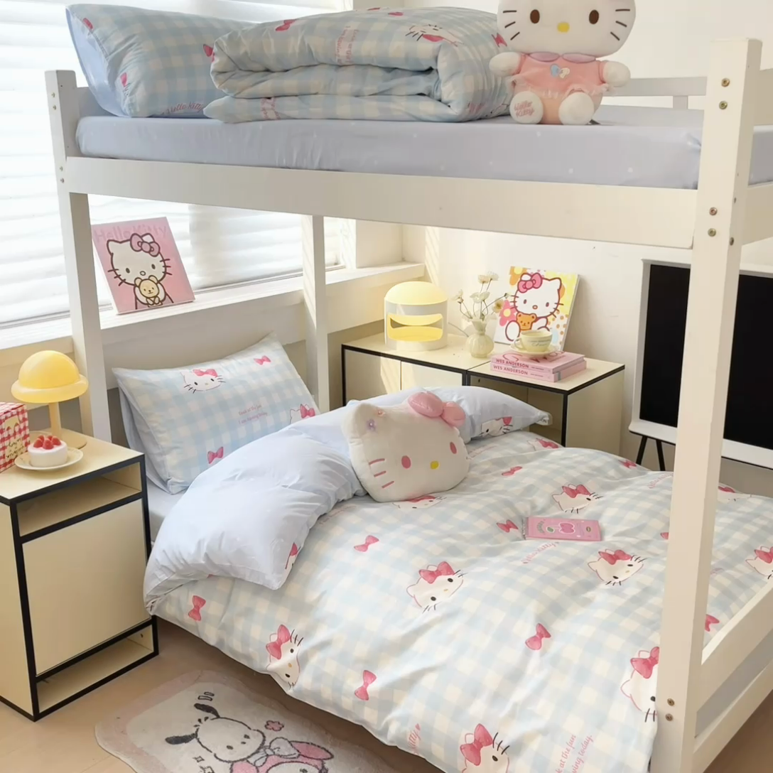 91家纺网 家纺一手货源 找家纺 暮思家居 2025新款三丽鸥授权全棉少女印花系列学生宿舍三件套四件套 乖巧KT