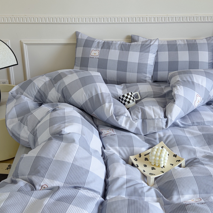 91家纺网 家纺一手货源 找家纺 耀悦家纺 2025新款13070全棉印花四件套 格子小熊