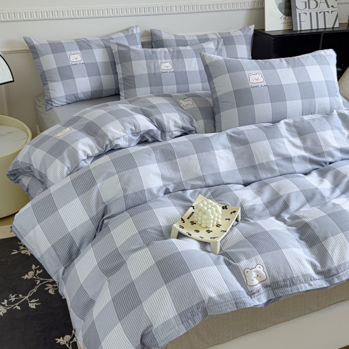 91家纺网 家纺一手货源 找家纺 耀悦家纺 2025新款13070全棉印花四件套 格子小熊