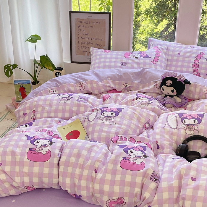 91家纺网 家纺一手货源 找家纺 蓝邻家纺 2025年新款三丽鸥正版授权全棉印花四件套系列-大床图 格子库洛米