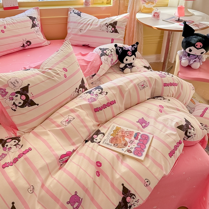 91家纺网 家纺一手货源 找家纺 蓝邻家纺 2025年新款三丽鸥正版授权全棉印花四件套系列-大床图 米酷-粉