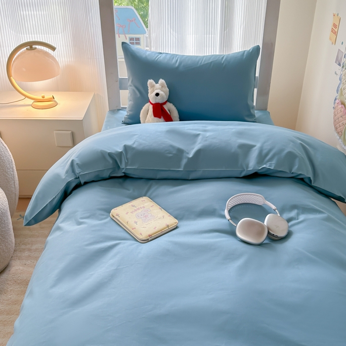 91家纺网 家纺一手货源 找家纺 简冠家纺 2025新款13372全棉纯色学生三件套 浅蓝