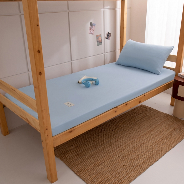 91家纺网 家纺一手货源 找家纺 暖季家纺2025新款无印风学生防水床笠 防水-晴朗蓝