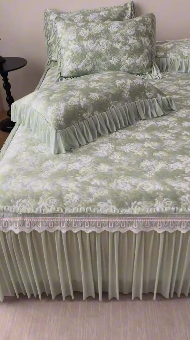 91家纺网 家纺一手货源 找家纺 好儿喜家纺 2025新款海洋丝凉感豆豆床裙凉席-缤纷玫瑰 缤纷玫瑰-绿