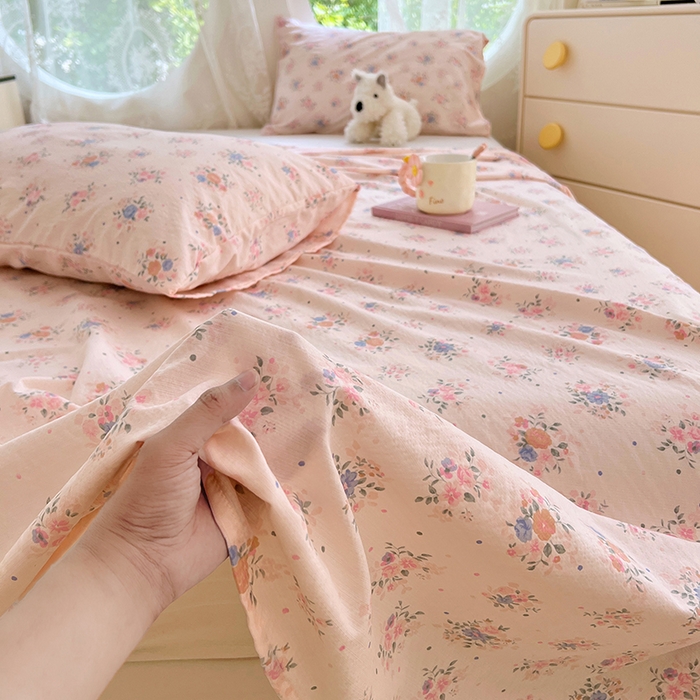 91家纺网 家纺一手货源 找家纺 彩韵家纺 2025新款印花木m双层纱床单系列 木m双层纱-花影飘飘