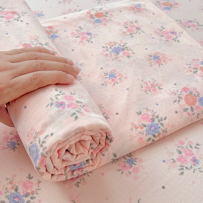 91家纺网 家纺一手货源 找家纺 彩韵家纺 2025新款印花木m双层纱床单系列 木m双层纱-花影飘飘