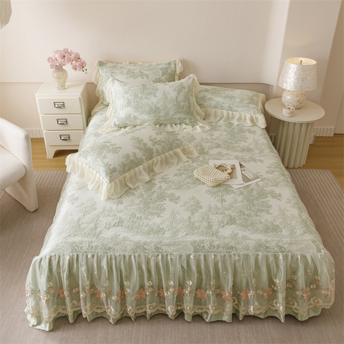 91家纺网 家纺一手货源 找家纺 好儿喜家纺 2025新款海洋丝凉感豆豆床裙凉席-巴黎玫瑰 挪威森林绿