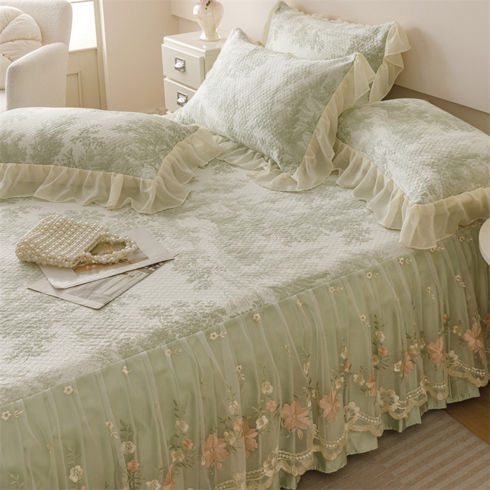 91家纺网 家纺一手货源 找家纺 好儿喜家纺 2025新款海洋丝凉感豆豆床裙凉席-巴黎玫瑰 挪威森林绿