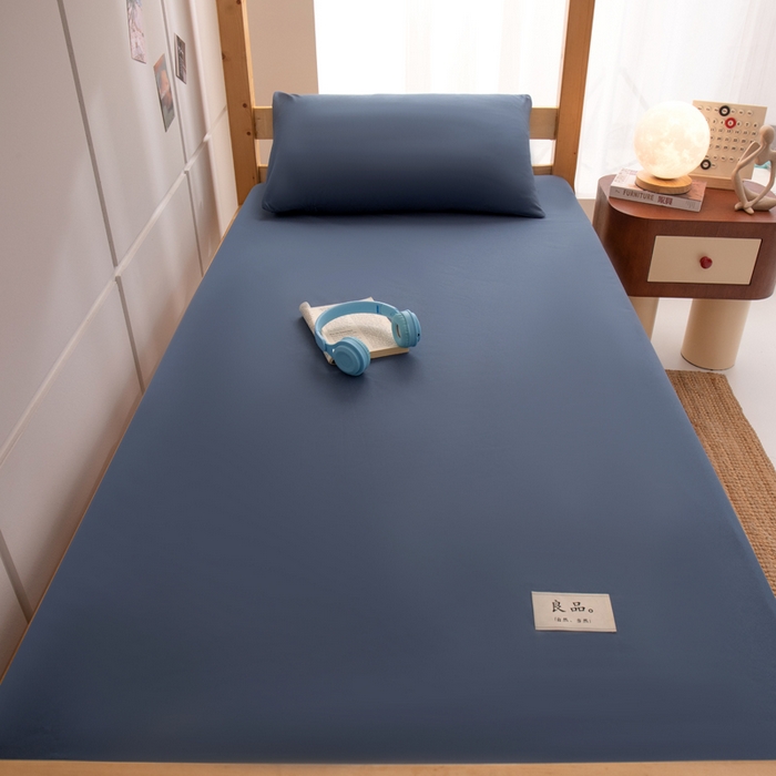 91家纺网 家纺一手货源 找家纺 暖季家纺2025新款无印风学生防水床笠 防水-黛蓝色