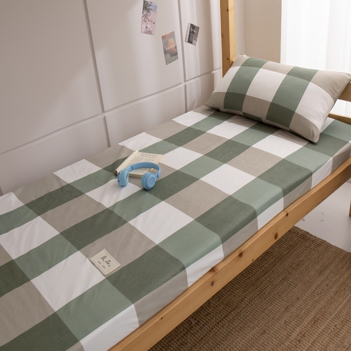 91家纺网 家纺一手货源 找家纺 暖季家纺2025新款无印风学生防水床笠 防水-绿灰格