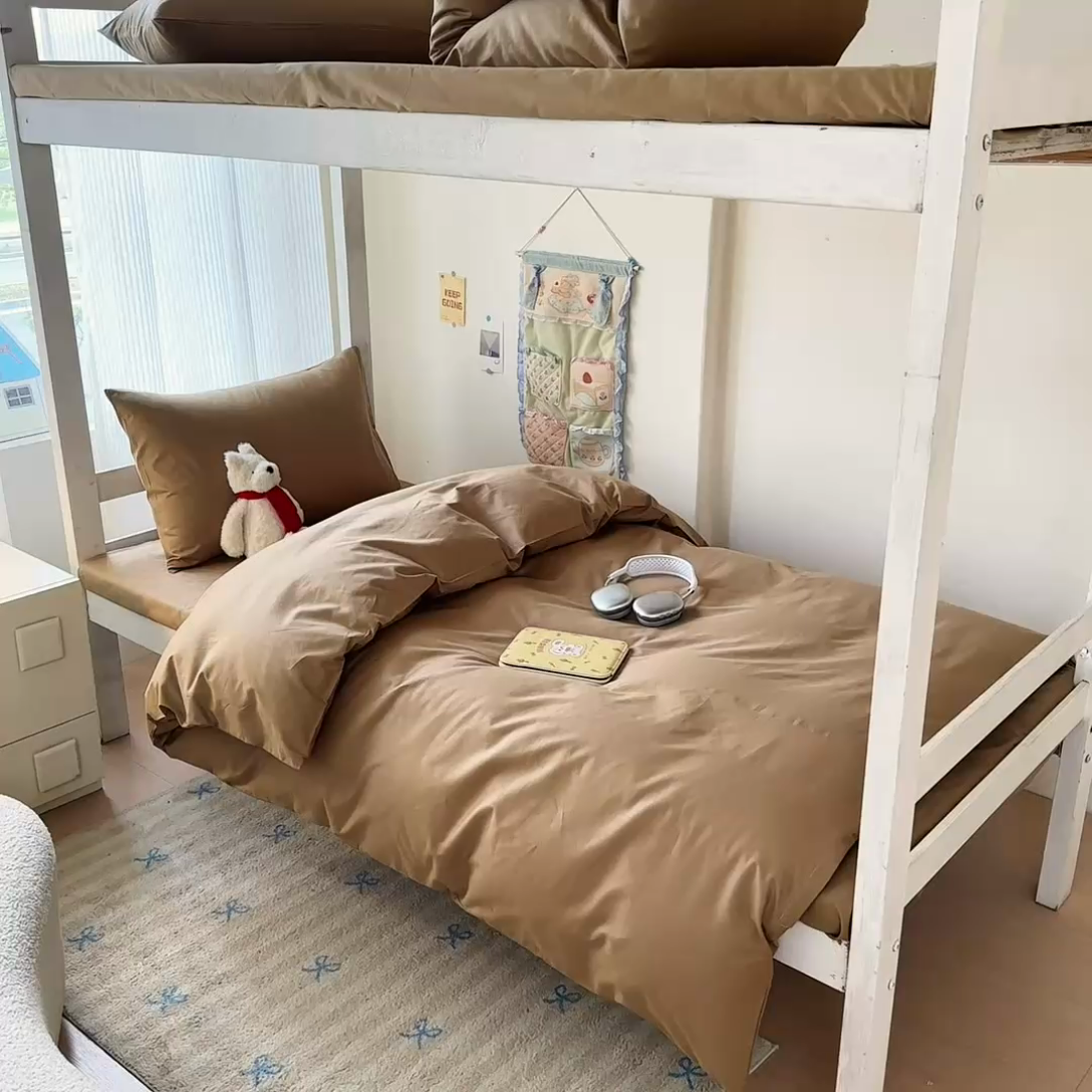 91家纺网 家纺一手货源 找家纺 简冠家纺 2025新款13372全棉纯色学生三件套 卡其