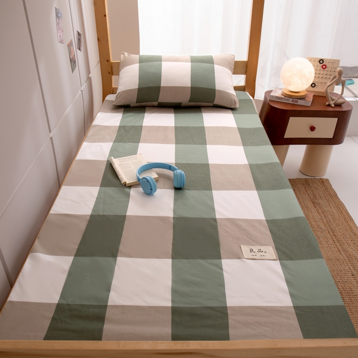 91家纺网 家纺一手货源 找家纺 暖季家纺2025新款无印风学生防水床笠 防水-绿灰格