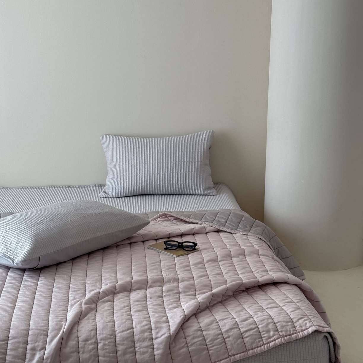 91家纺网 家纺一手货源 找家纺 （总）汇庭 2025新款赫本夏被夏凉被空调被床盖三件套系列