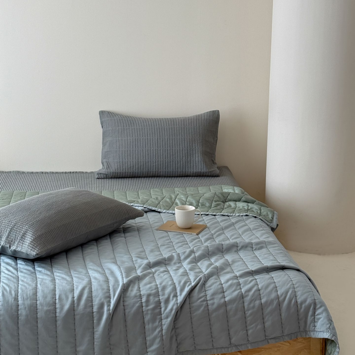 91家纺网 家纺一手货源 找家纺 汇庭 2025新款赫本夏被夏凉被空调被床盖三件套系列 夏被-幻想蓝