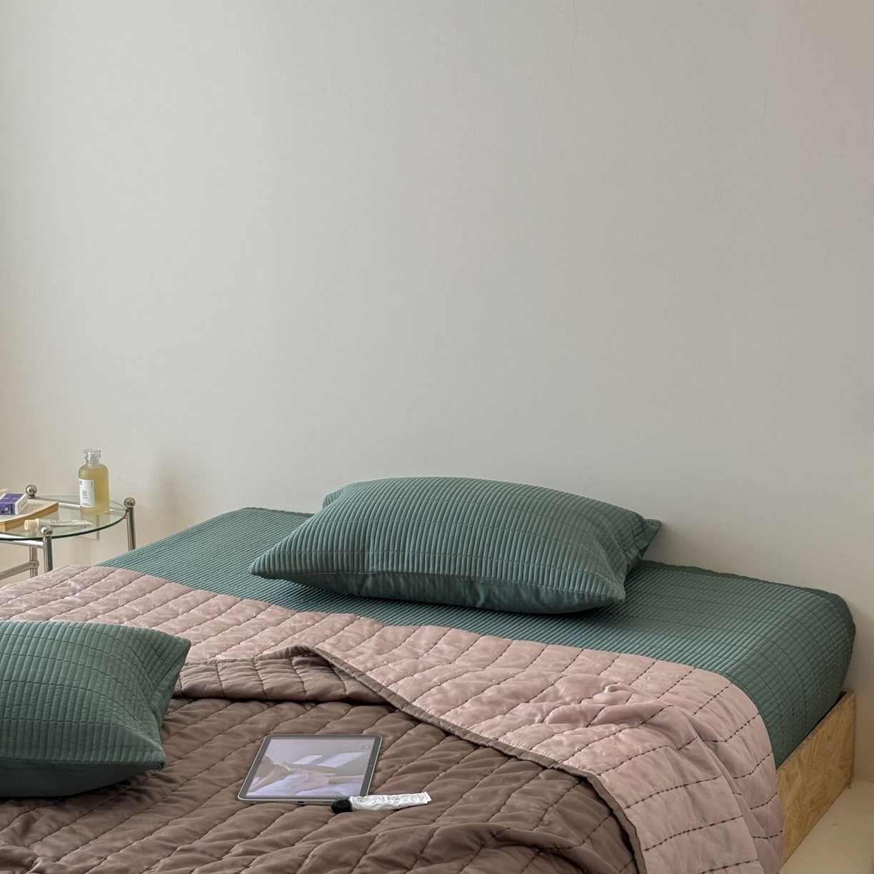 91家纺网 家纺一手货源 找家纺 汇庭 2025新款赫本夏被夏凉被空调被床盖三件套系列 夏被-卡竹亭