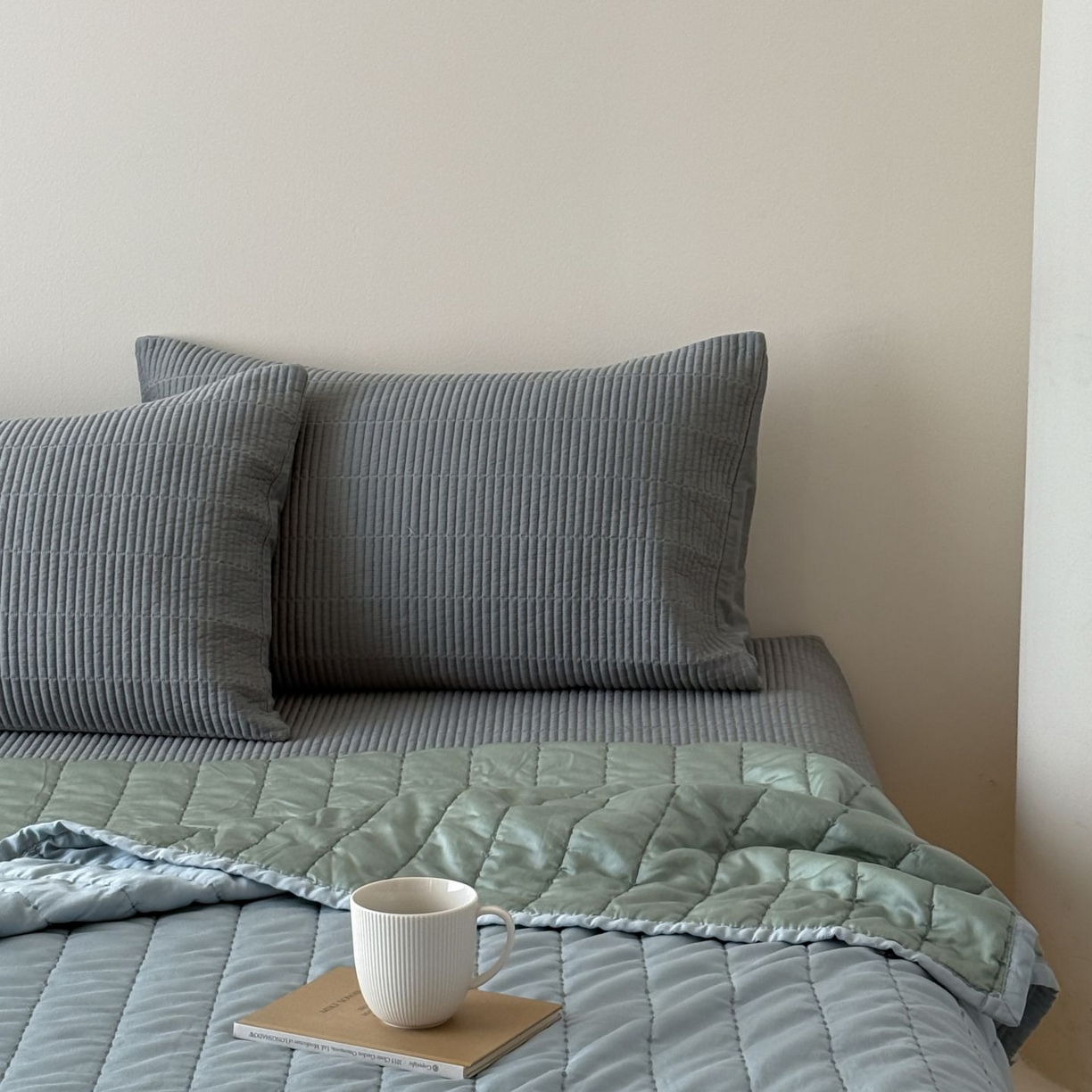 91家纺网 家纺一手货源 找家纺 汇庭 2025新款赫本夏被夏凉被空调被床盖三件套系列 夏被-幻想蓝