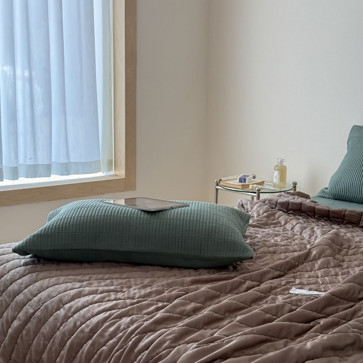 91家纺网 家纺一手货源 找家纺 汇庭 2025新款赫本夏被夏凉被空调被床盖三件套系列 夏被-卡竹亭