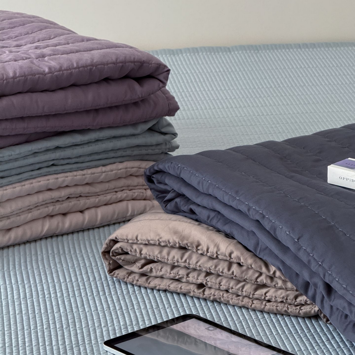 91家纺网 家纺一手货源 找家纺 汇庭 2025新款赫本夏被夏凉被空调被床盖三件套系列 组合图仅供参考